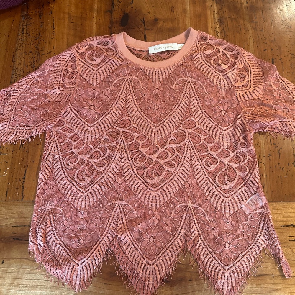 Like new Bishop + Young coral Lace Women’s Top
